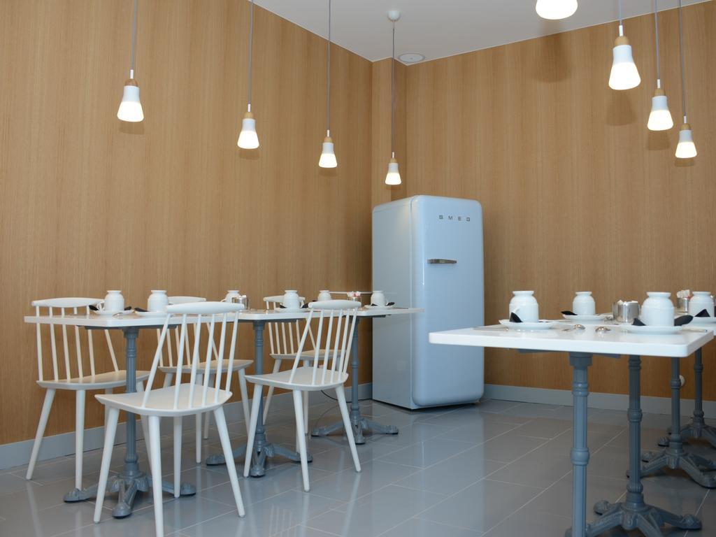 Hotel Le Lapin Blanc Paris Exteriör bild