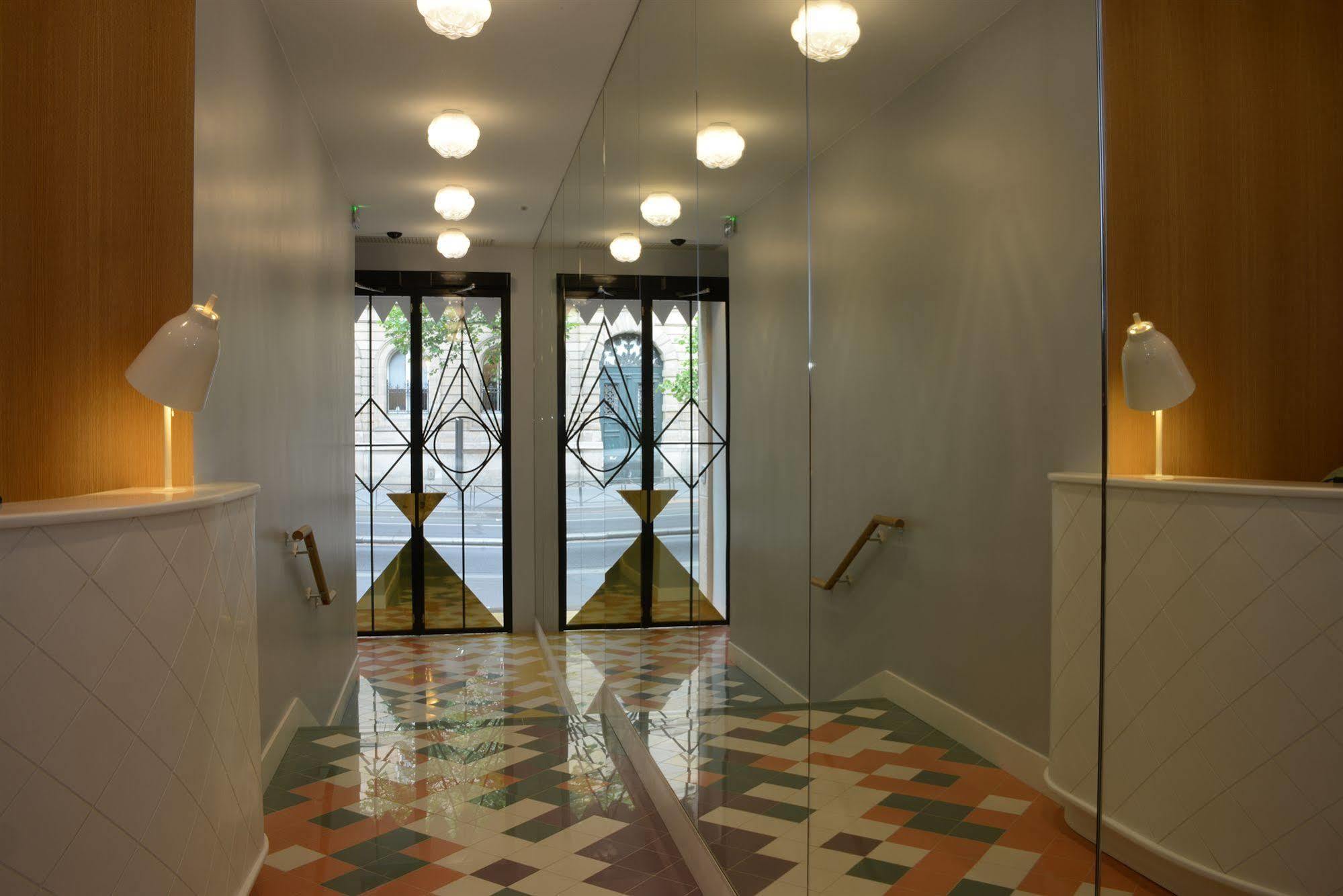 Hotel Le Lapin Blanc Paris Exteriör bild