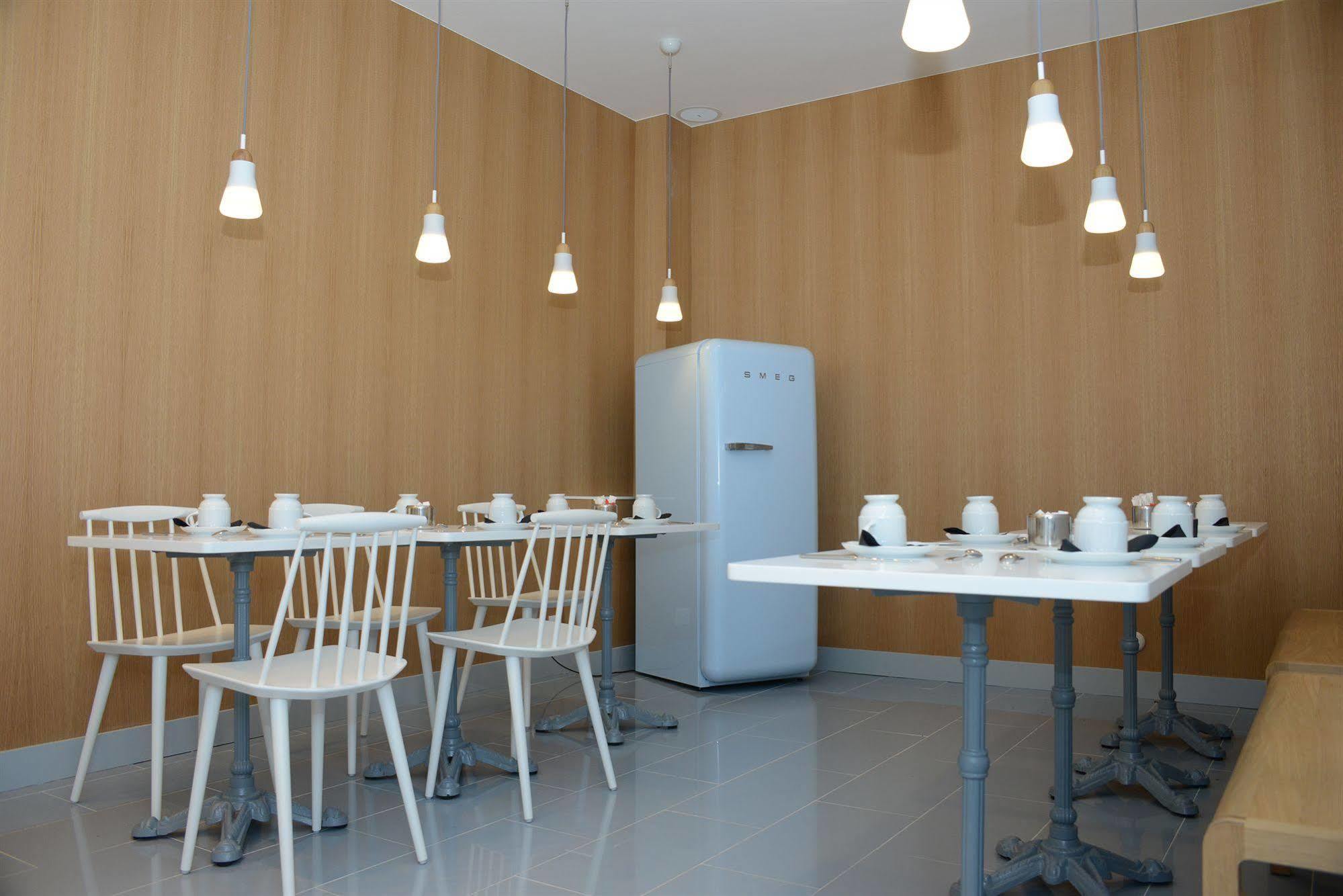 Hotel Le Lapin Blanc Paris Exteriör bild