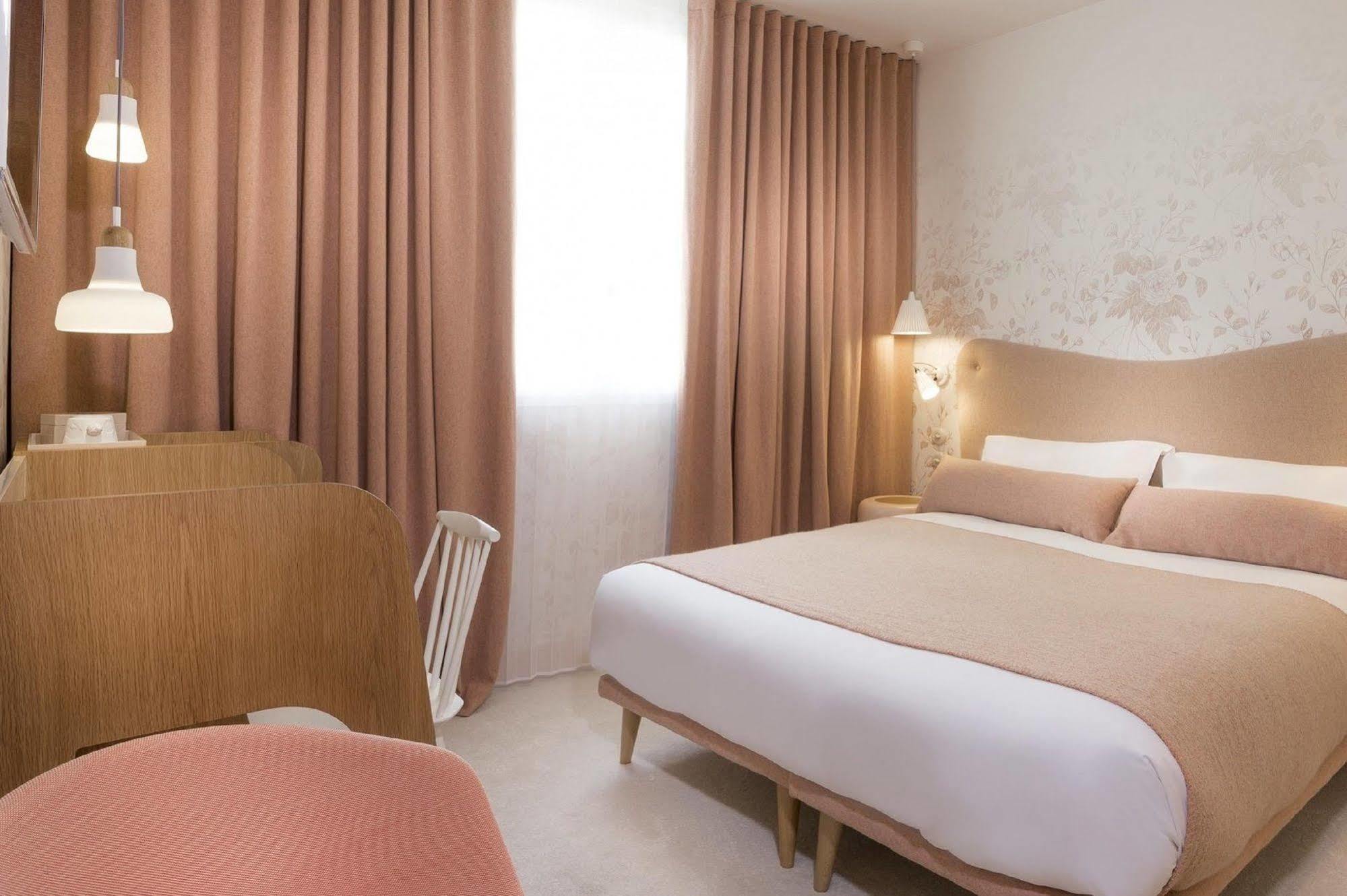 Hotel Le Lapin Blanc Paris Exteriör bild